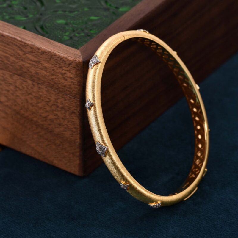 Etoilea™ – Palace Style Four-Pointed Star Bracelet | 925 Sterling Silver | Gold-Plated Brushed Finish - Image 6