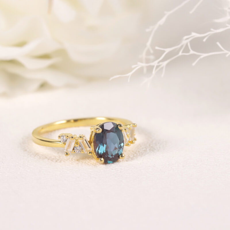Lunara™ – S925 Sterling Silver Alexandrite Ring | 6x8mm Oval Color-Changing Gemstone - Image 3